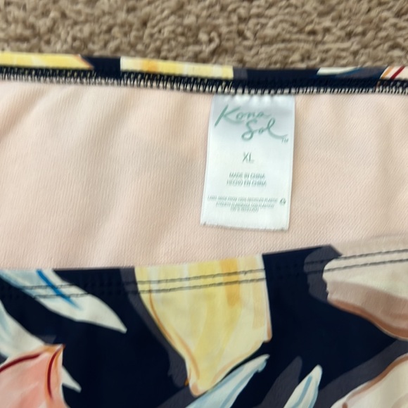📦 Kona Sol Navy / Peachy Pink Floral Bikini - Picture 5 of 5